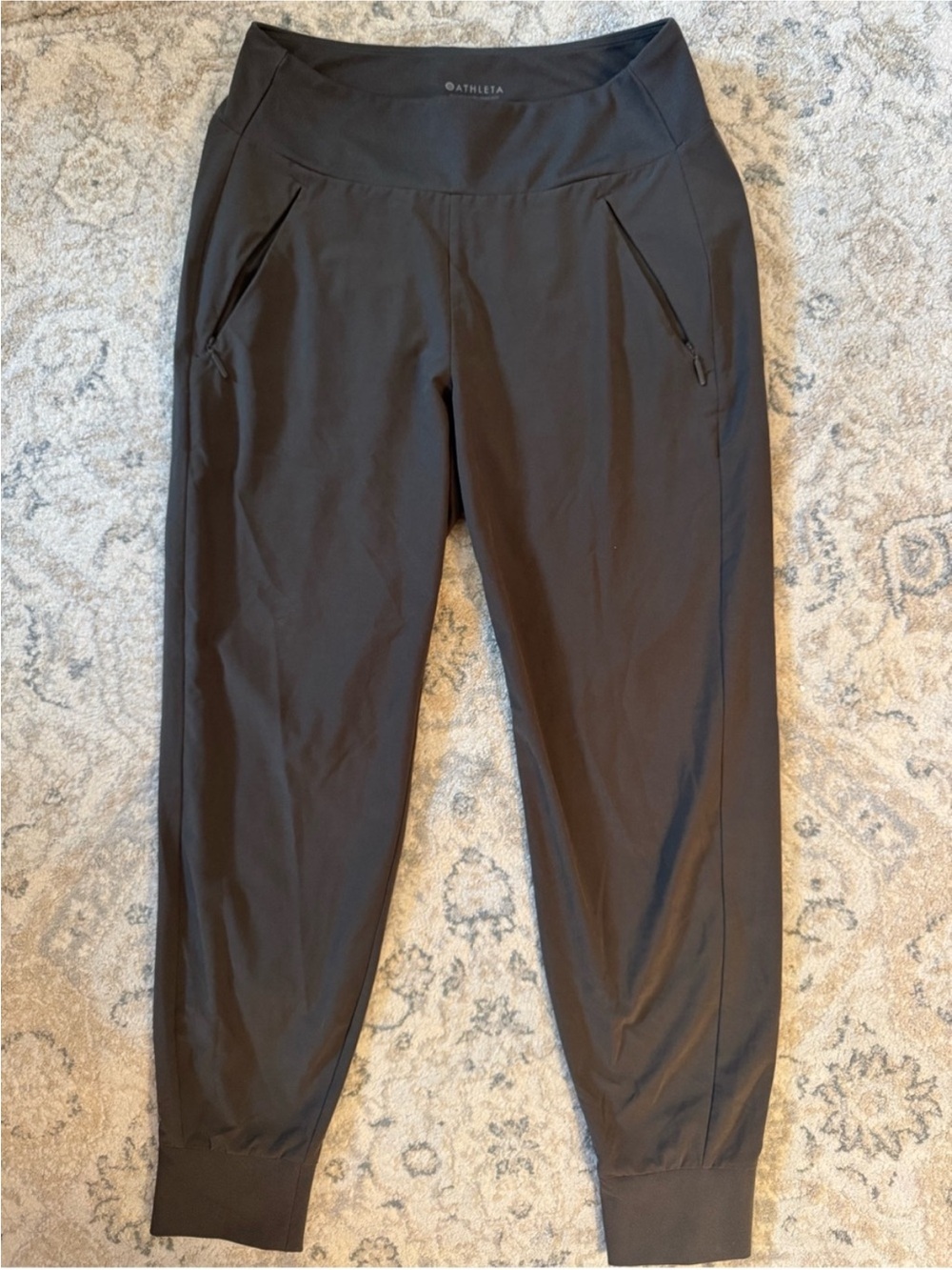 Athleta Women’s size 4P Green Jogger Pants with Zip Pockets